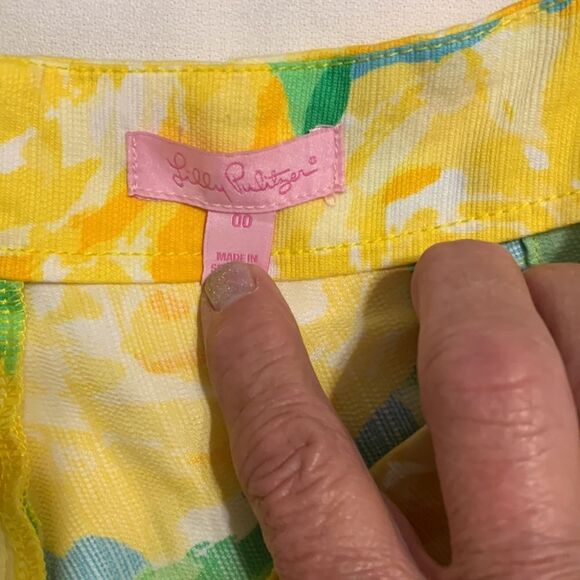 Lilly Pulitzer size 00 Deenie sunflower yellow rose shorts - Picture 5 of 9